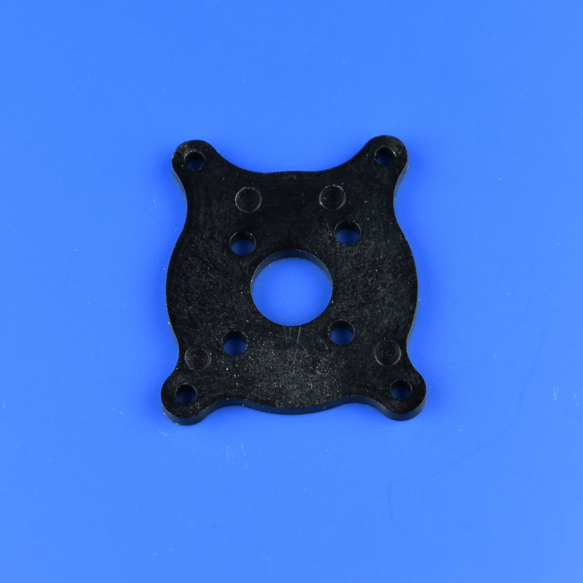 Upevňovací příruba elektromotoru.