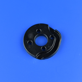 Distanční podložka s kanálem pro chlazení regulátoru